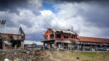 Як виглядає станція шиномонтажу після обстрілів росіян (Фото)