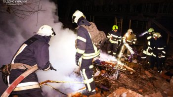Ліквідація наслідків влучання у Харкові. Фото: ДСНС