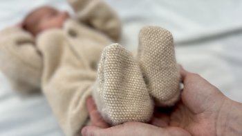 Львівські лікарі видалили пухлину у немовляти з паралічем