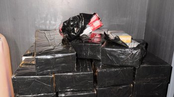 Водій автобуса намагався перевезти 250 пачок цигарок через кордон на Львівщині