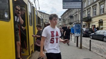 трамвайна зупинка на площі Соборній