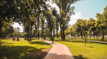 Літні температурні показники й без опадів: якою буде погода 24 березня на Львівщині