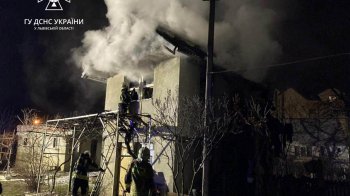 У Стрию горів двоповерховий будинок: причину займання встановлюють