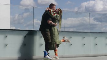 Ветеран на протезах освідчився коханій у львівському реабілітаційному центрі