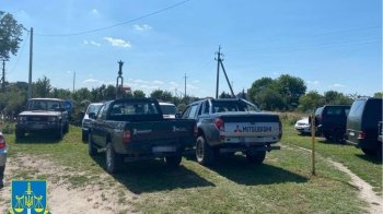 На Львівщині викрили керівника благодійного фонду, який намагався продати автомобілі для ЗСУ