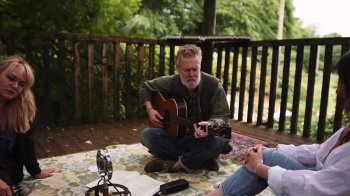 Ірландський співак разом з українськими волонтерками випустив пісню на підтримку України