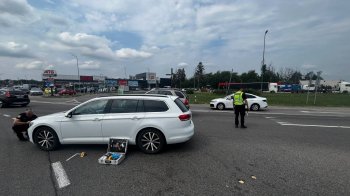 На кільці в Стрию 26-річна водійка збила двох пішоходів
