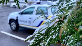 Патрульні нагадують правила безпеки на дорогах взимку