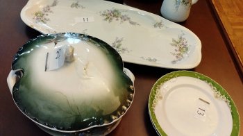 Львівська митниця передала Музею етнографії конфіскований старовинний посуд