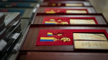 Володимир Зеленський вручив ордени “Золота Зірка” військовим