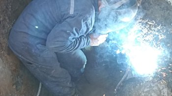 У Дрогобичі ліквідовують витік на водопроводі, прокладеному у 70-х роках минулого століття