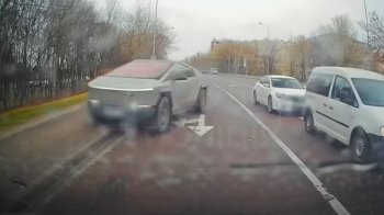 У Львові водій Tesla Cybertruck під наркотиками втік від поліції