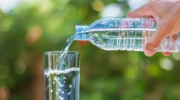 Двох львівських виробників води оштрафували за неправдиву інформацію на етикетках