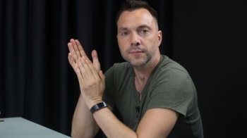 Втрати рф зашкалюють, тому беруть із запасом: Арестович пояснив рішення путіна про мобілізацію