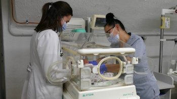 Коли лелека прилітає раніше: як у Львові виходжують передчасно народжених дітей