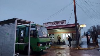 Пасажирів немає: як пройшов перший день нових обмежень на Львівщині