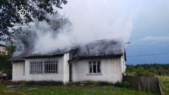 вогнеборці врятували від пожежі 5 будівель