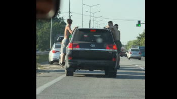 20-річна водійка возила Львовом зачеперів на Toyota Land Cruiser