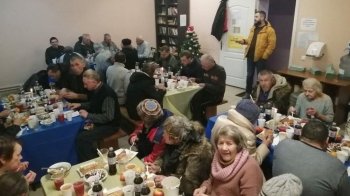 У Львові бездомних людей частували Святою вечерею