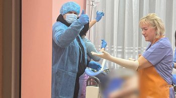 У Сумах патрульний прийняв пологи у жінки, яка не підпускала до себе лікарів