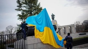 Влада Берліну дозволила українську символіку на "День Перемоги" лише на 1 годину