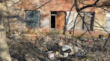 Територія з фільму жахів: львів’яни скаржаться на занедбану будівлю