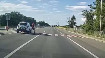 Патрульні біля Львова збили неповнолітнього на пішохідному переході