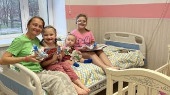 500 дитячих книжок зі Львова отримали діти в Нікопольській лікарні