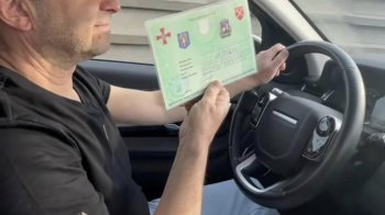 Перепустка на стратегічний об’єкт: Віктор Павлік потрапив у скандал через подарунок для дружини