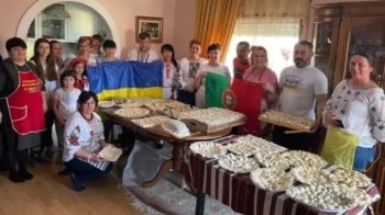 Українці із 17 країн світу ліпили вареники та встановили світовий рекорд: деталі
