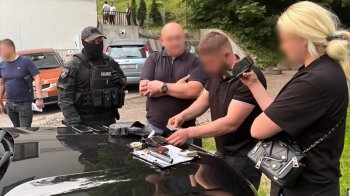 Полковника судової охорони Львівщини затримали на хабарі