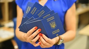 Строк дії закордонних паспортів громадян України можуть продовжити на 5 років