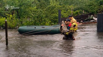 Надзвичайники рятують людей внаслідок підтоплення на околицях Львова