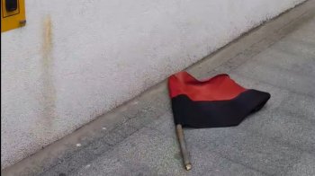 Центр ветеранів у Львові звернувся до поліції через зірваний червоно-чорний стяг