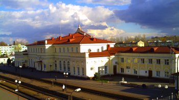 Росіяни завдали удару по вокзалу та евакуаційному потягу в Херсоні