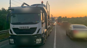 На трасі Київ — Чоп біля Львова вантажівка заблокувала смугу руху
