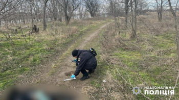 Школярка облила свою мертву подругу олією та підпалила, фото поліції