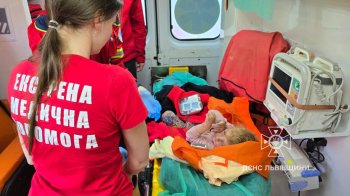 Зниклу дворічну дитину львівські рятувальники знайшли за 3 км від дому