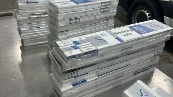 На Львівщині затримали контрабандиста, який хотів провести у Польщу понад 500 пачок цигарок (фото)