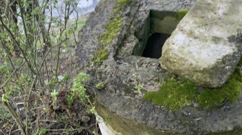 Відкритий колектор на одній із вулиць Львова лякає місцевих