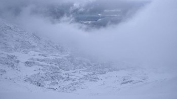 Карпати замело: випало до 80-ти сантиметрів снігу та зійшла лавина