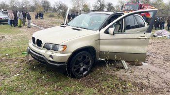 На Рівненщині BMW X5 з’їхало в озеро: двоє осіб захлинулися