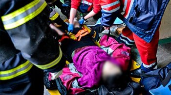 У Львові 74-річну жінку затиснуло ліфтовою кабіною