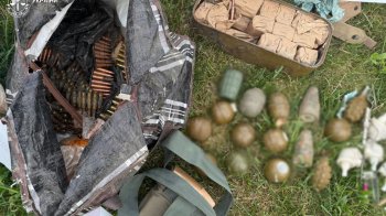 На Львівщині у чоловіка знайшли гранати та понад тисячу патронів