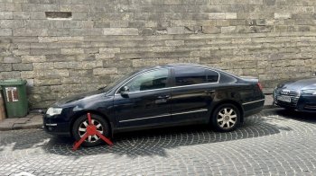 У Львові водій сплатив 49 штрафів після арешту свого авто