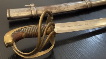 Львівські митники передали до київського музею старовинну шаблю