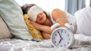 Як швидко заснути, якщо ви прокинулися серед ночі: корисні поради для здорового сну