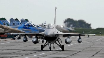 Україна отримає від Нідерландів 18 винищувачів F-16