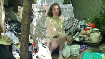 Пошкодила могили українських воїнів: у Києві затримали 60-річну жінку