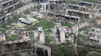 Маріуполь майже повністю зруйнований: Зеленський опублікував відео